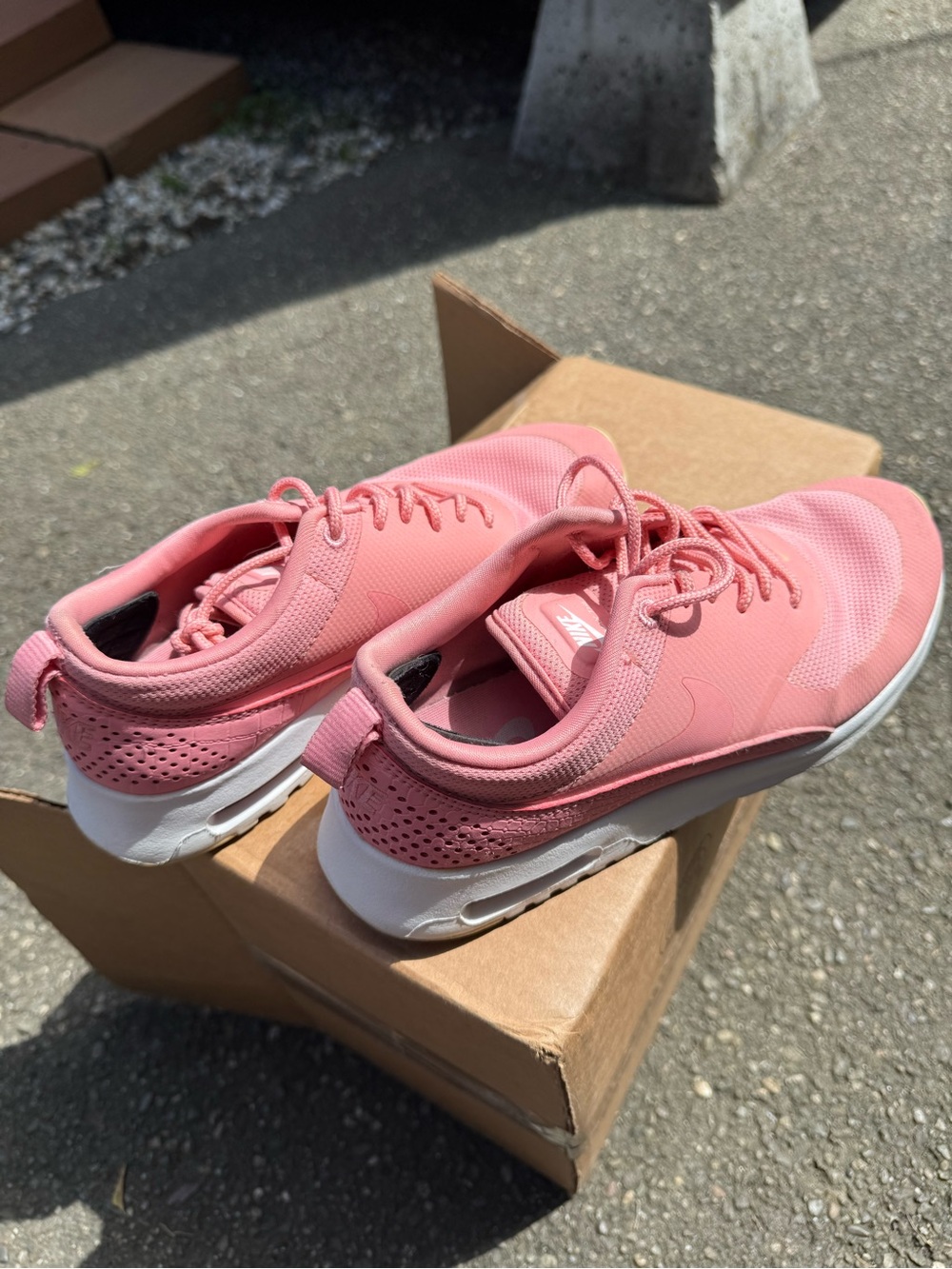 Nike Pink Women's Lightweight Running Shoes